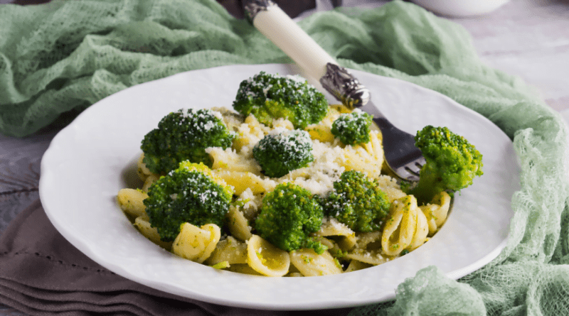 Pâtes au brocoli et à l'ail, le brocoli est un Légume protéiné pour maigrir