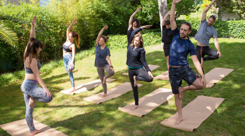 Yoga en groupe et en plein air à Paris