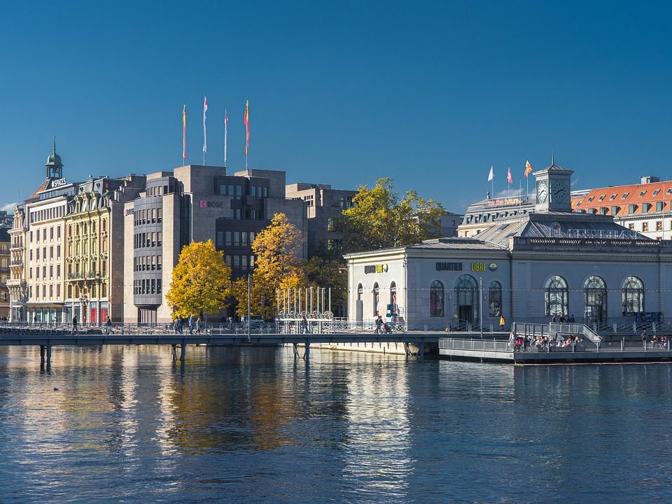 Le lac léman de la ville de Genève , une ville écologique respectueuse de l'environnement sain
